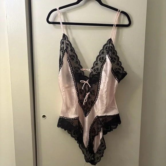 Victoria's Secret Gold Label Bodysuit - Picture 2 of 7